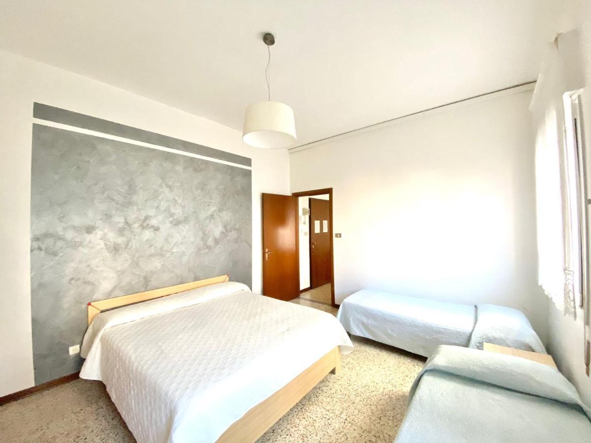 Euroresidence - Piazza Mazzini- 30 Mt Dal Mare ลิโดดิเยโซโล ภายนอก รูปภาพ